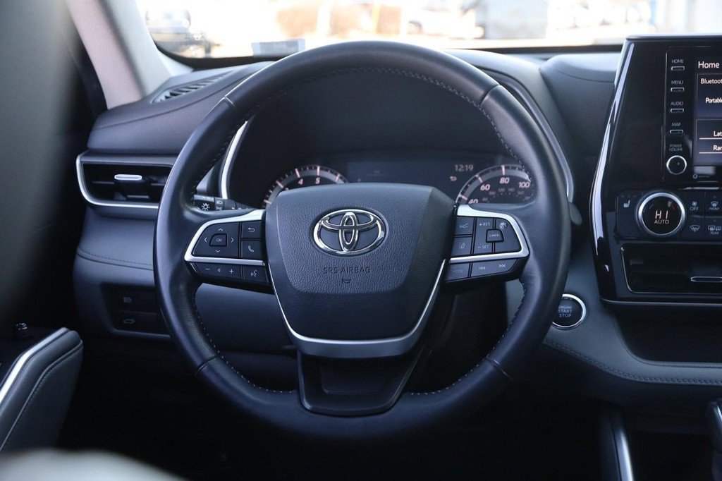 Used 2022 Toyota Highlander XLE image 24