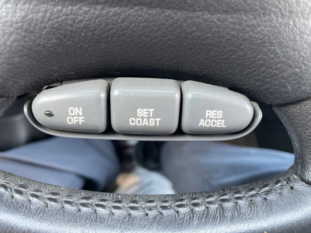 Used 2004 Pontiac Grand Am GT FWD image 16