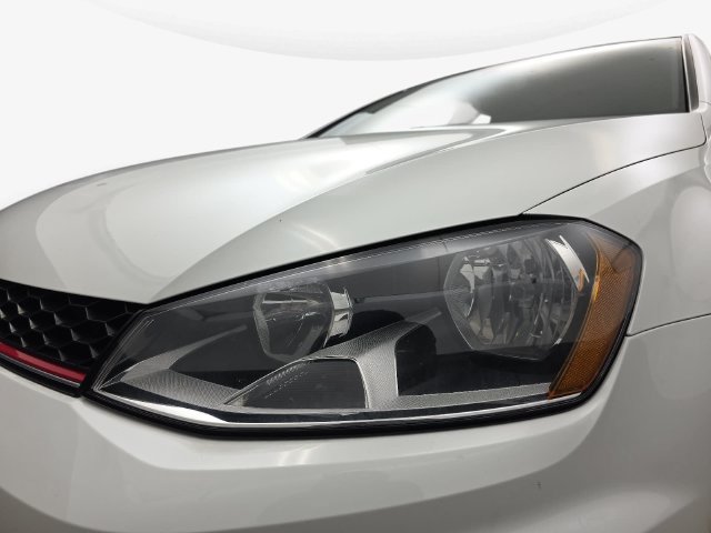 Used 2015 Volkswagen GTI SE FWD image 32