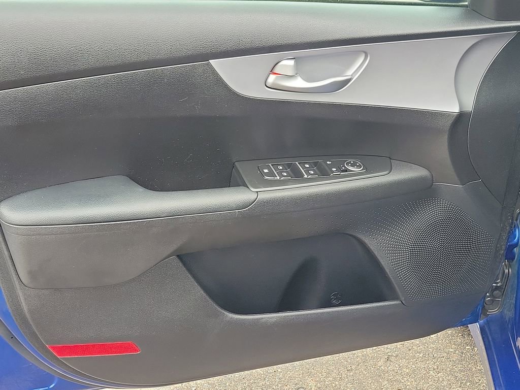 Used 2023 Kia Forte LXS w/ LXS Technology Package FWD image 7
