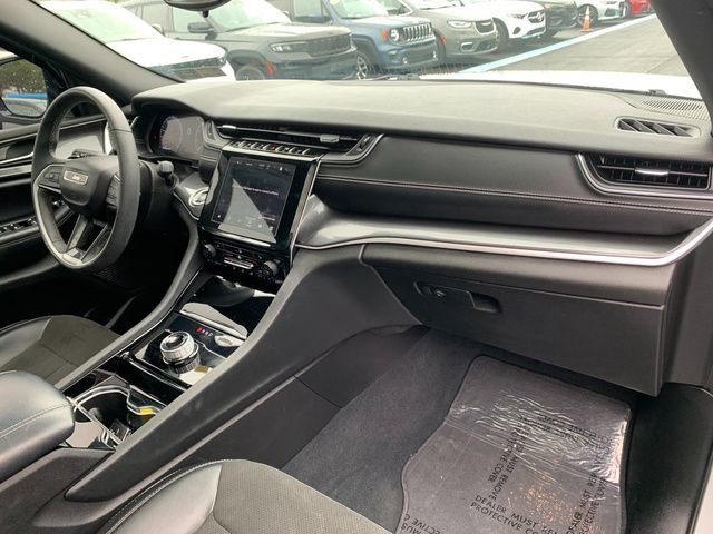 Used 2023 Jeep Grand Cherokee Altitude image 12
