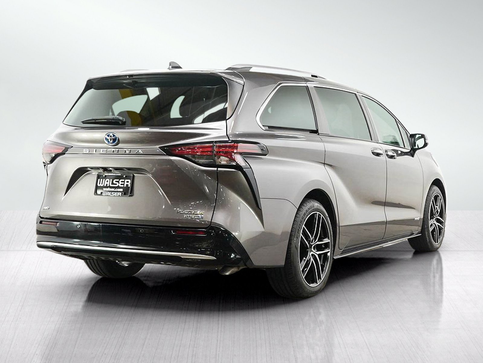 Used 2021 Toyota Sienna Platinum AWD/4WD image 5