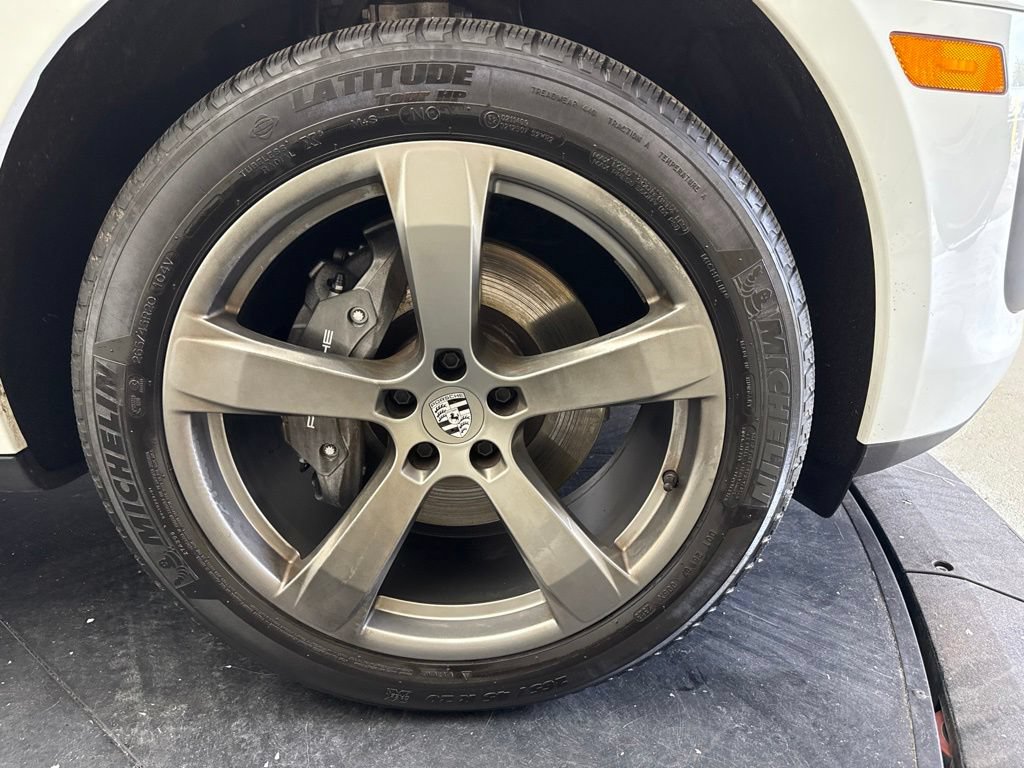 Certified 2024 Porsche Macan AWD/4WD image 14