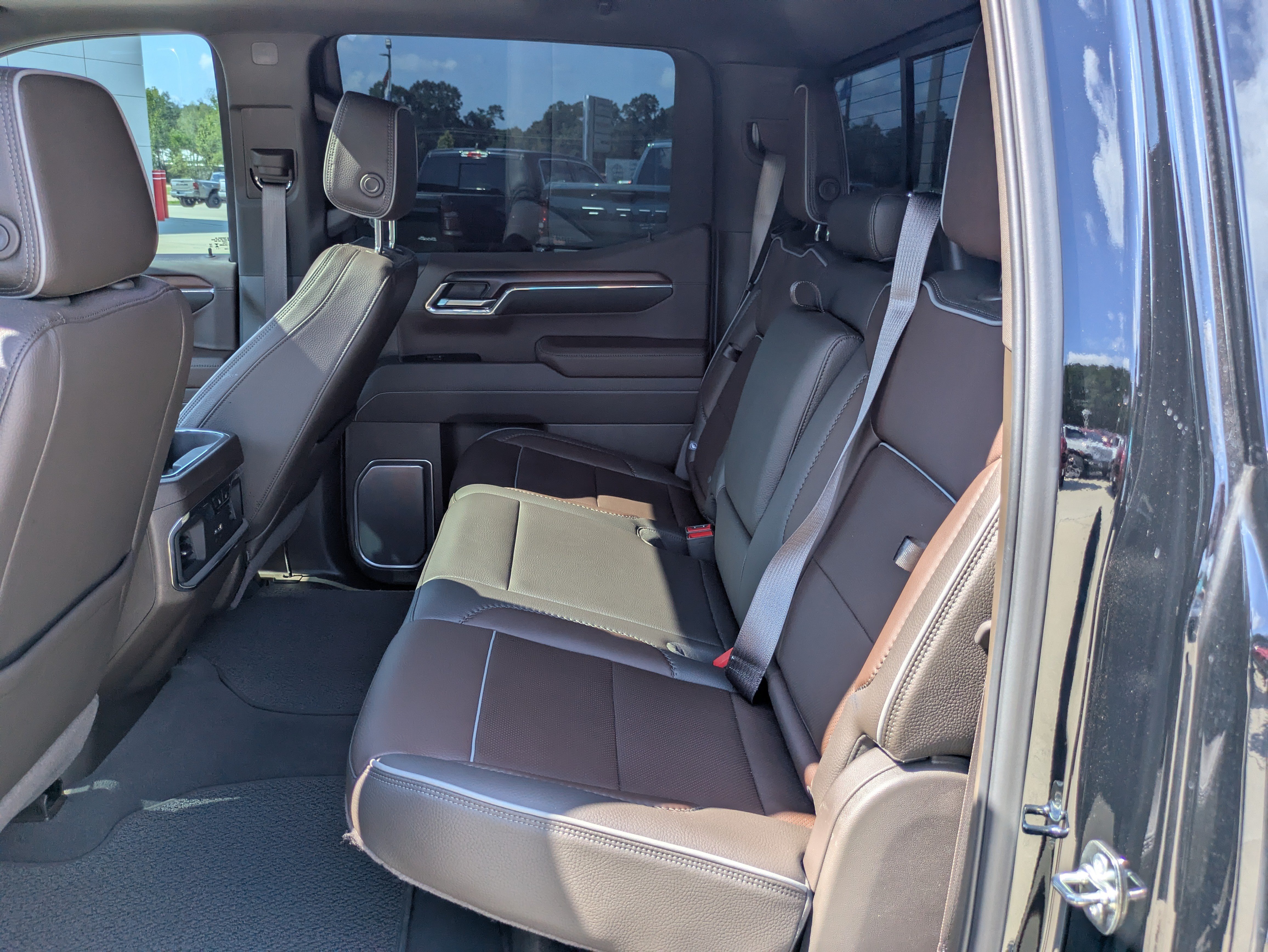 Used 2025 GMC Sierra 1500 Denali w/ Denali Reserve Package AWD/4WD image 8