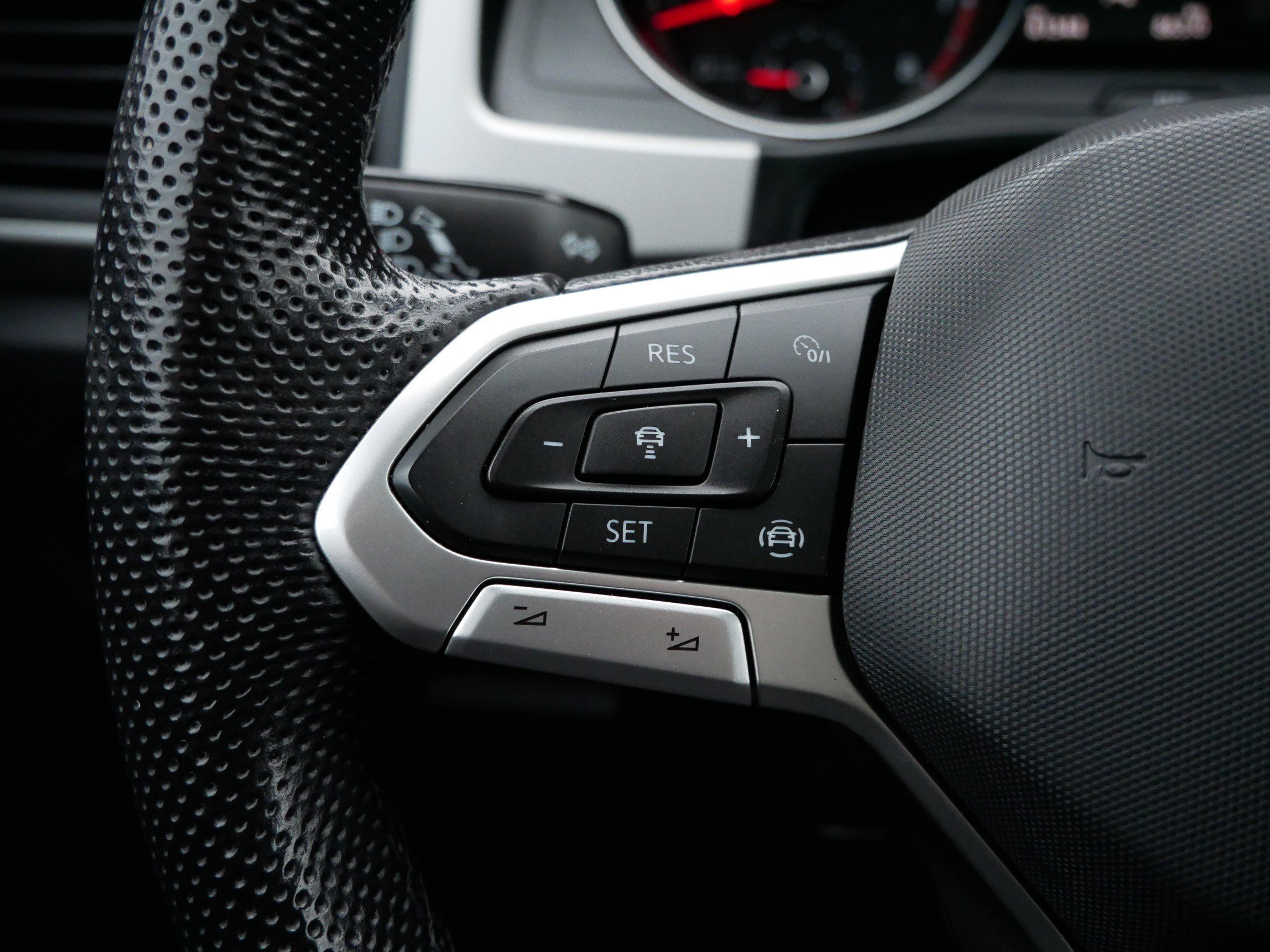 Used 2021 Volkswagen Atlas SE image 28