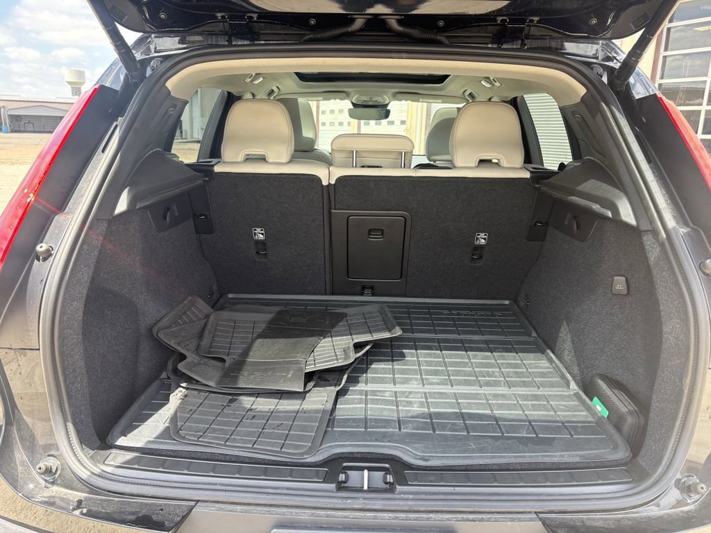 Used 2025 Volvo XC40 B5 Ultra w/ Protection Package Premier AWD/4WD image 28