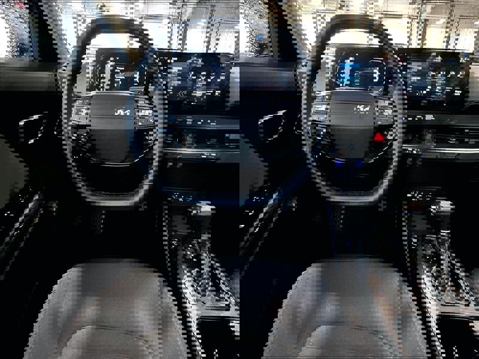 Used 2025 Kia K4 EX image 17