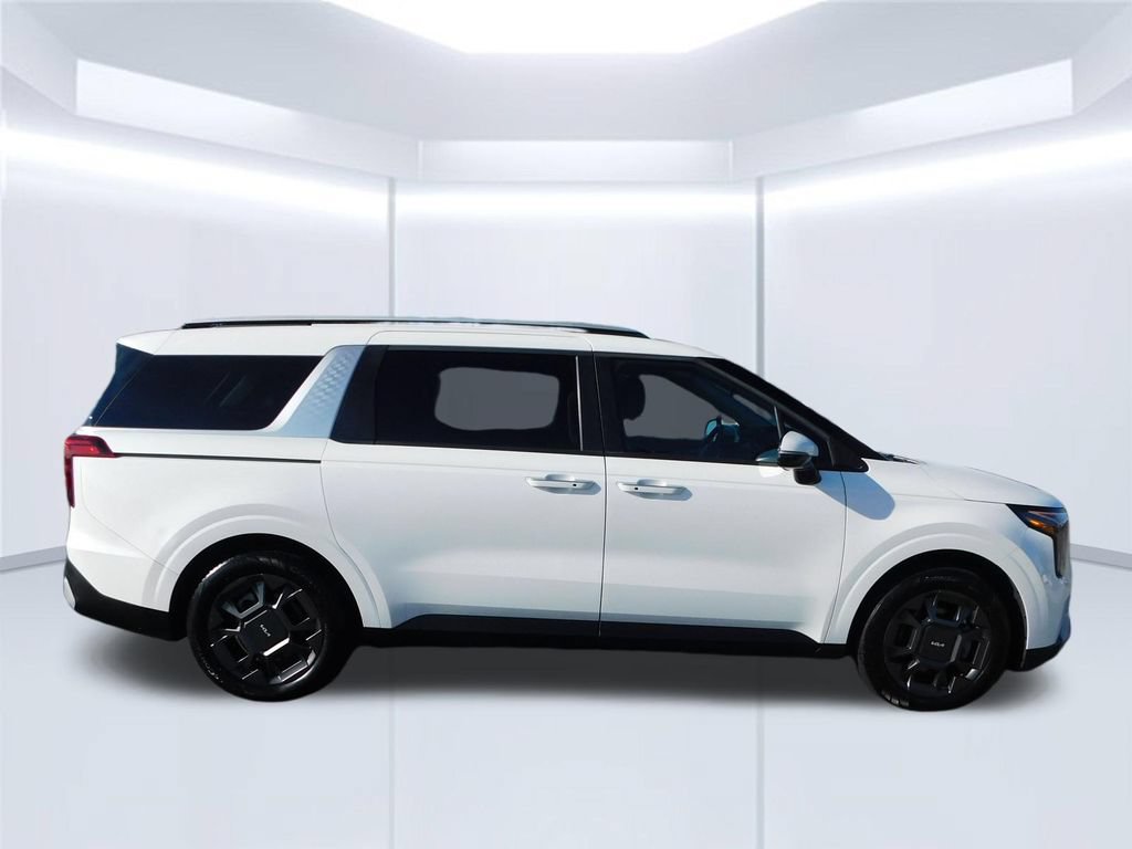 Used 2025 Kia Carnival EX FWD image 2