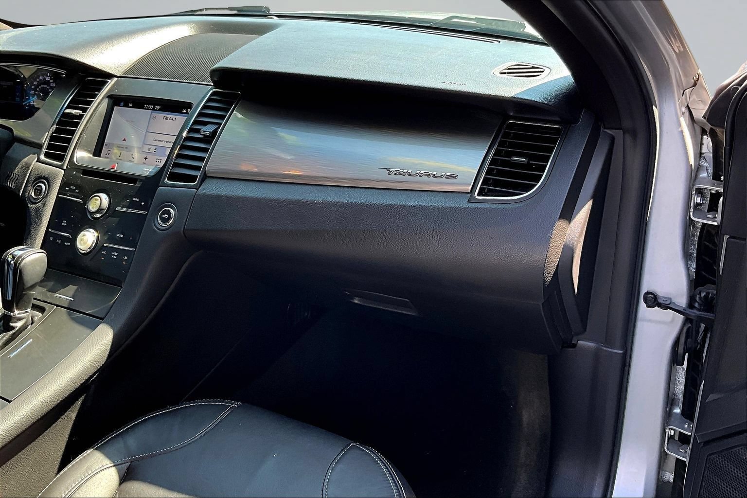 Used 2017 Ford Taurus SEL w/ Equipment Group 201A FWD image 23