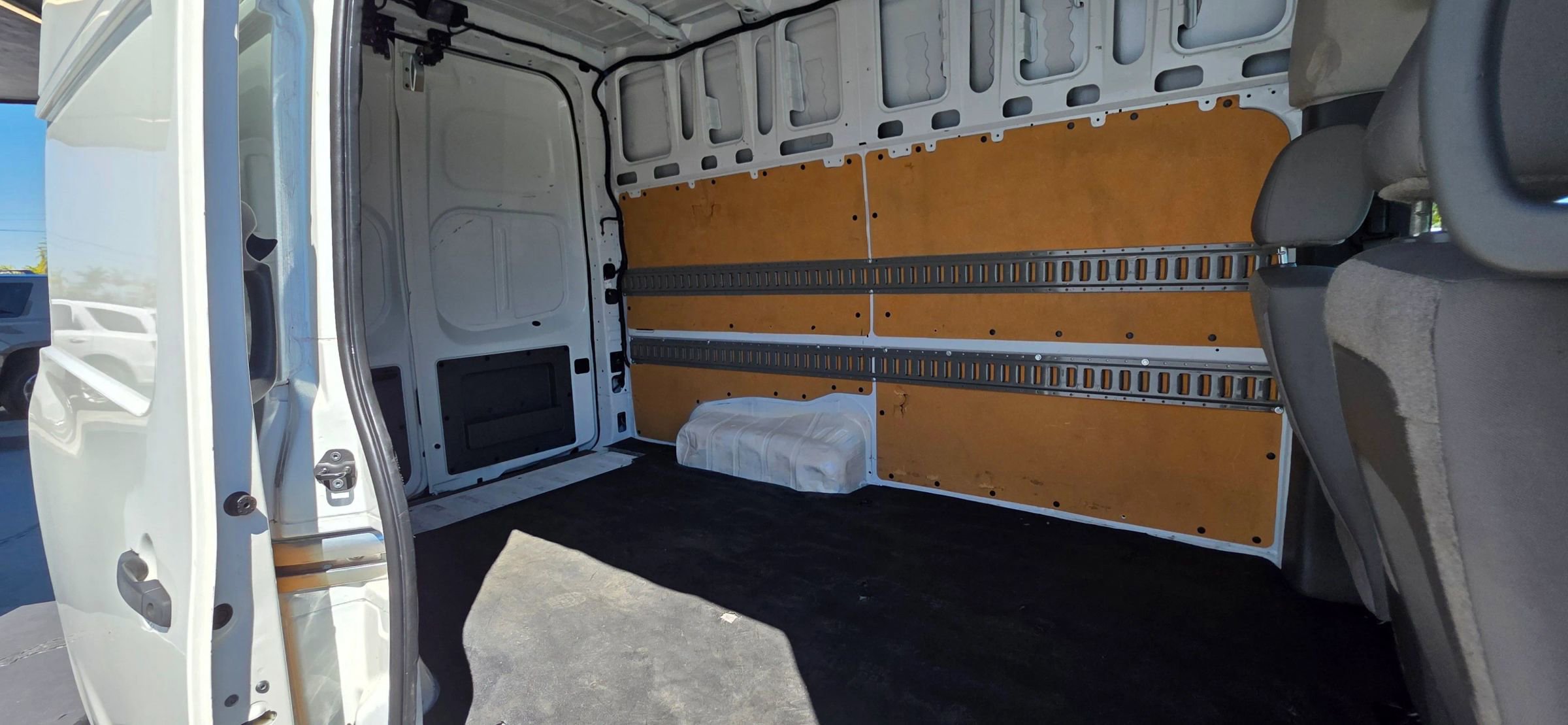 Used 2020 Nissan NV 2500 SV image 28