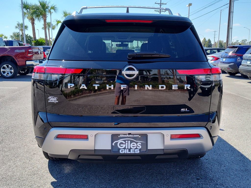 Used 2024 Nissan Pathfinder SL image 5