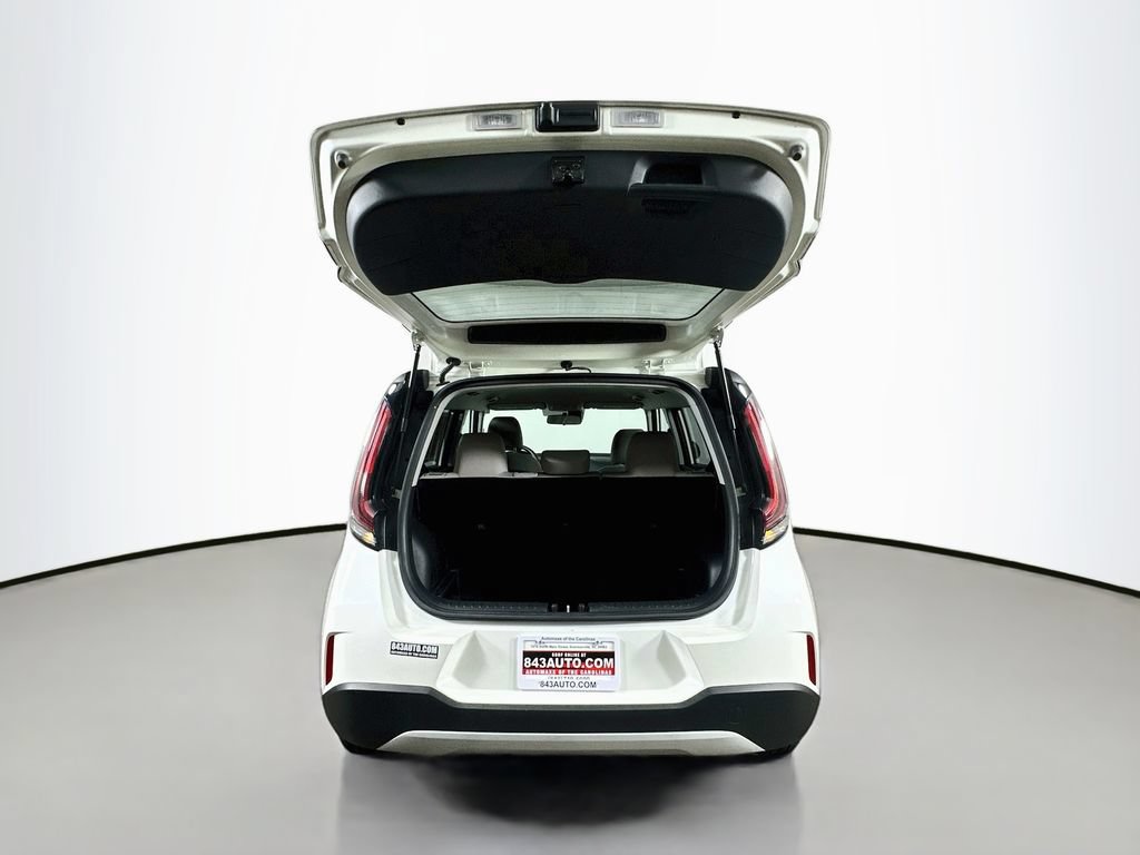 Used 2025 Kia Soul LX w/ LX Technology Package FWD image 32