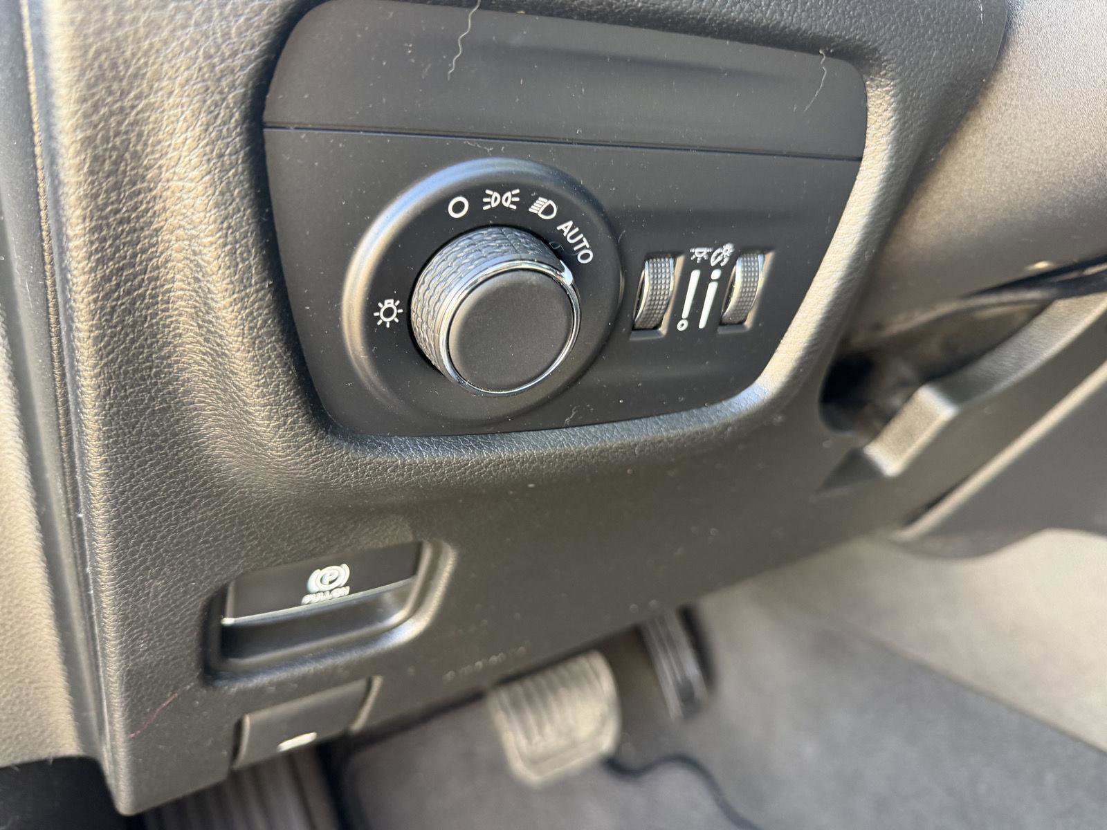 Used 2023 Jeep Grand Cherokee L Laredo w/ Luxury Tech Group I image 11