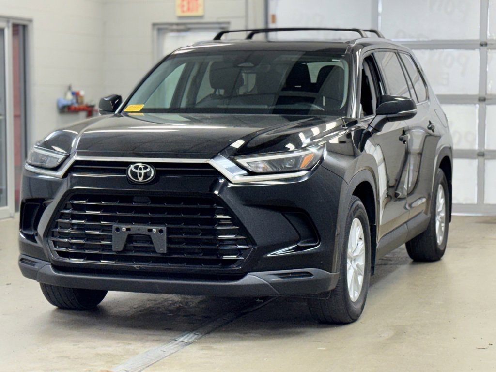 Used 2024 Toyota Grand Highlander XLE image 3