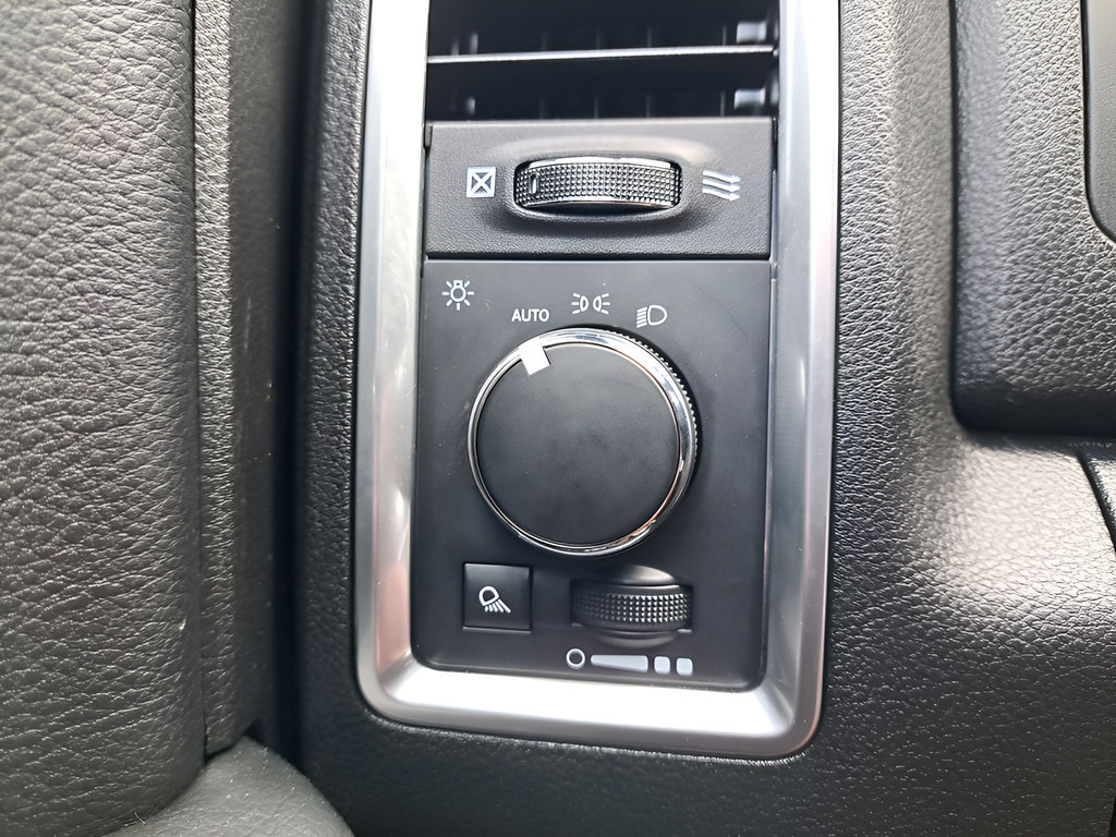 Used 2024 RAM 1500 Warlock AWD/4WD image 13