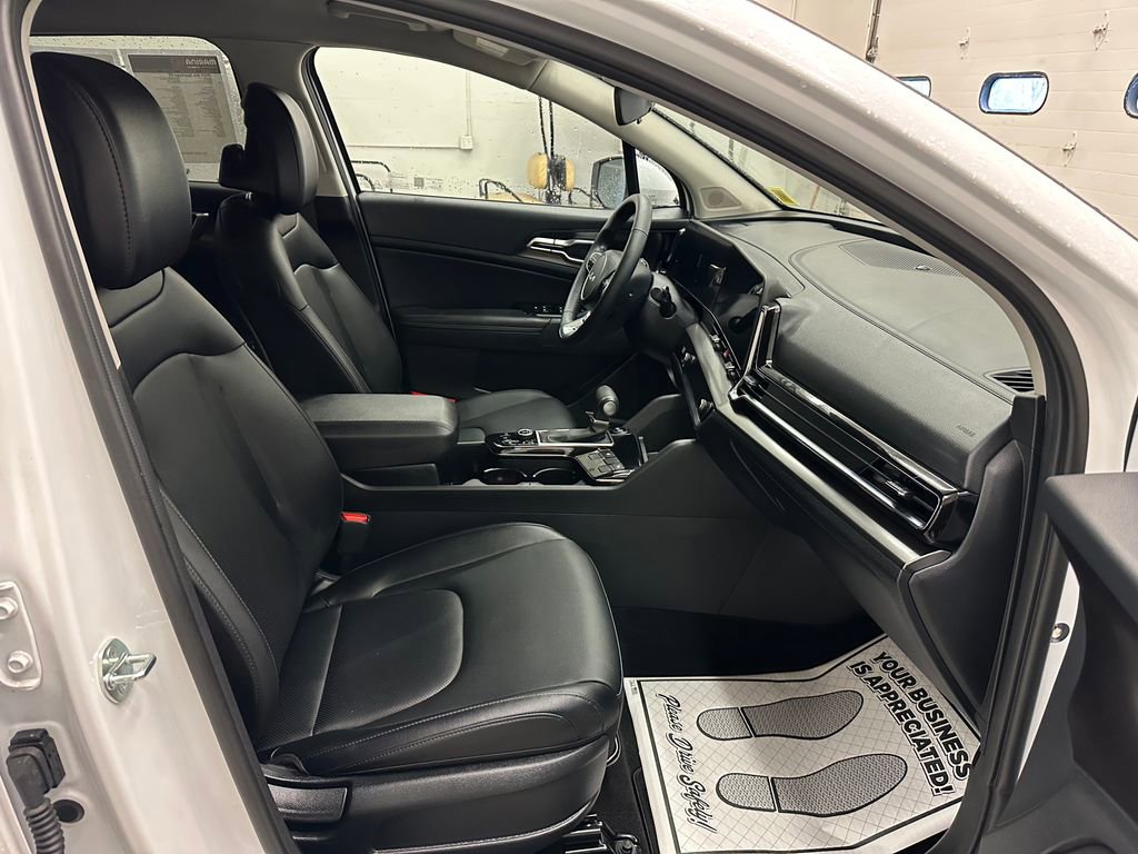 Used 2025 Kia Sportage EX image 30