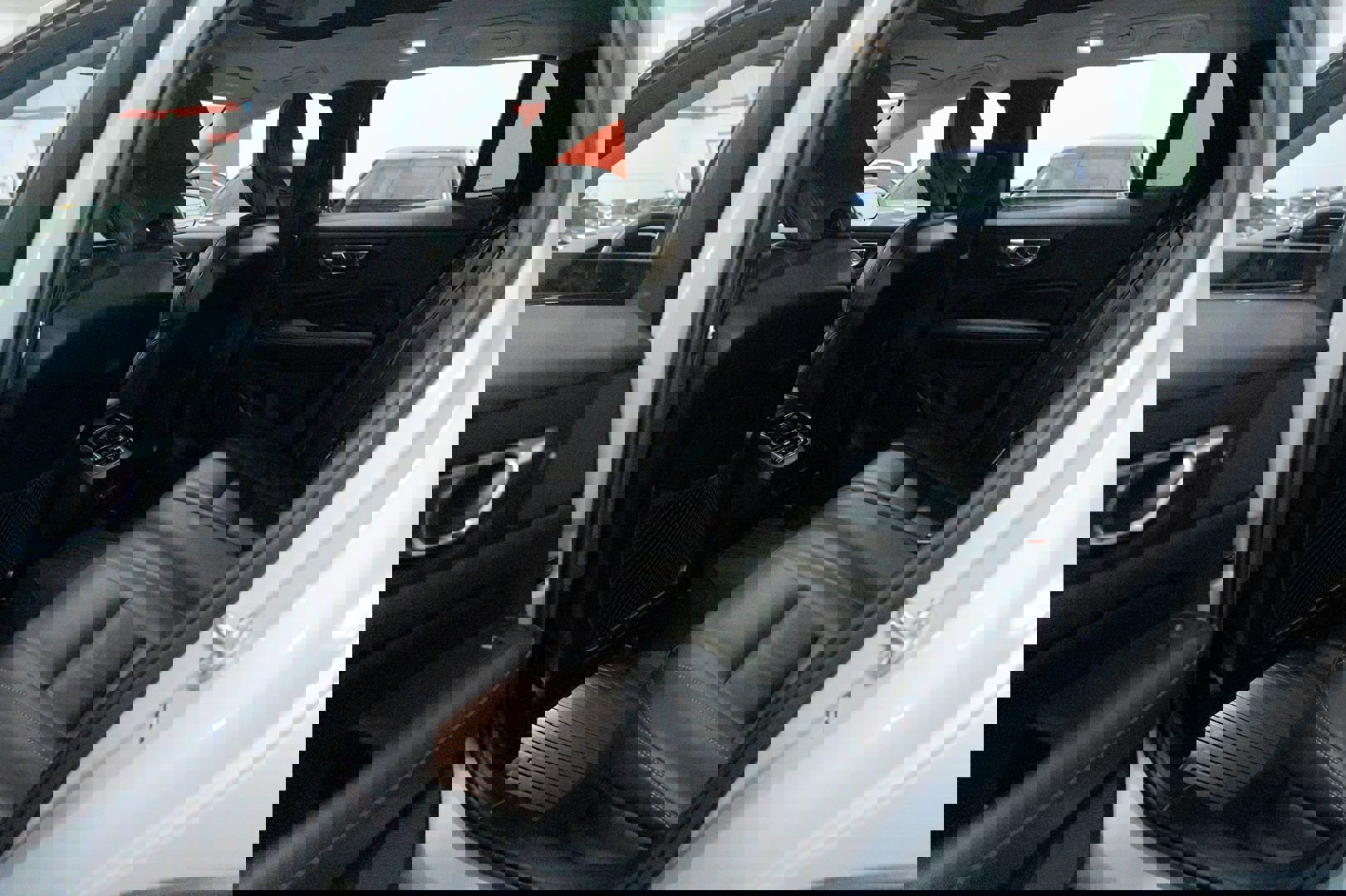 Used 2023 Volvo V60 B5 Cross Country Ultimate w/ Climate Package image 21