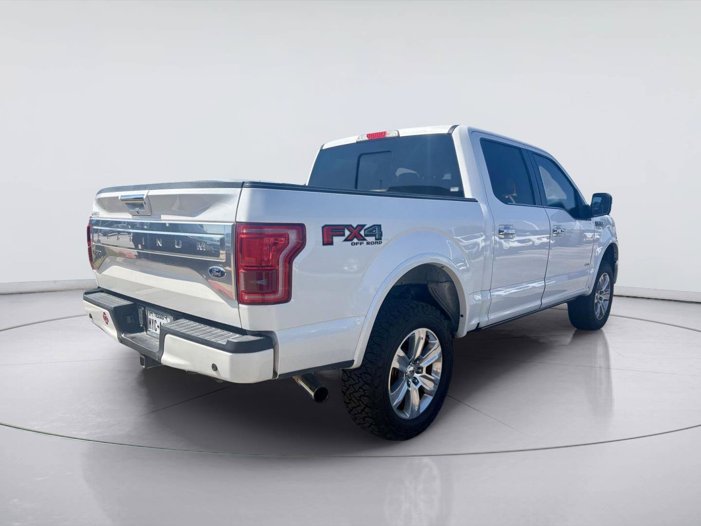Used 2015 Ford F150 Platinum w/ Equipment Group 701A Luxury AWD/4WD image 3