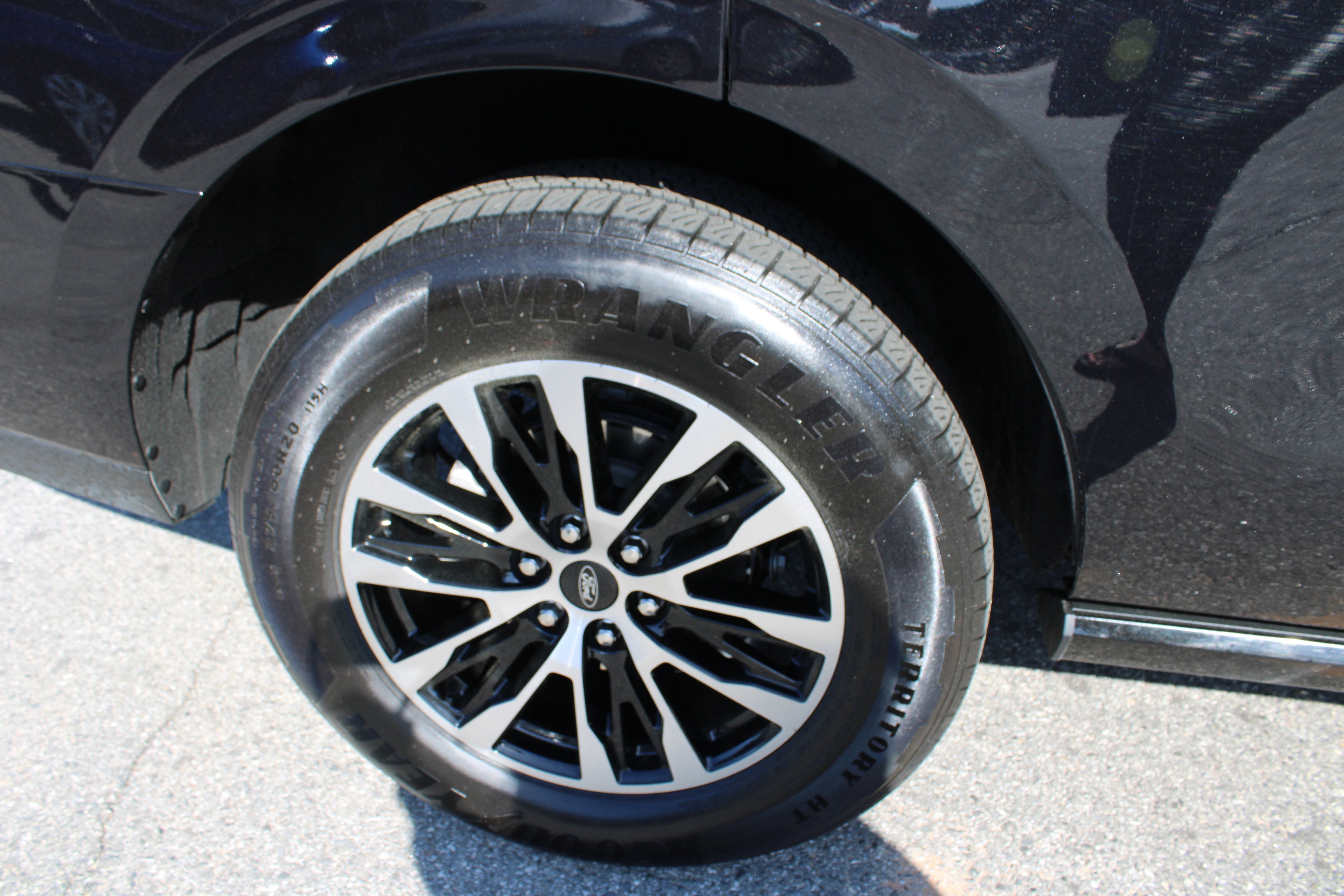Used 2025 Ford Expedition Platinum image 12