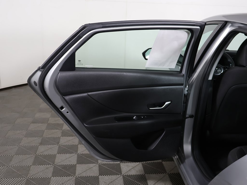 Used 2023 Hyundai Elantra SEL image 19