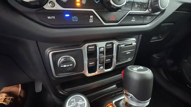 Used 2025 Jeep Wrangler Unlimited Sahara image 23