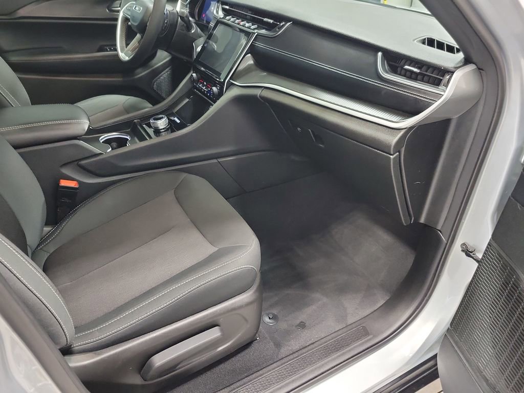 Used 2024 Jeep Grand Cherokee L Laredo AWD/4WD image 17