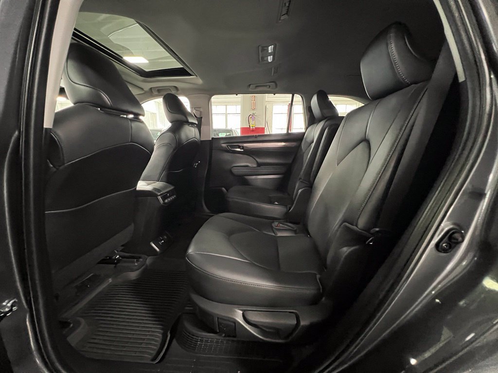 Used 2023 Toyota Highlander Limited AWD/4WD image 17