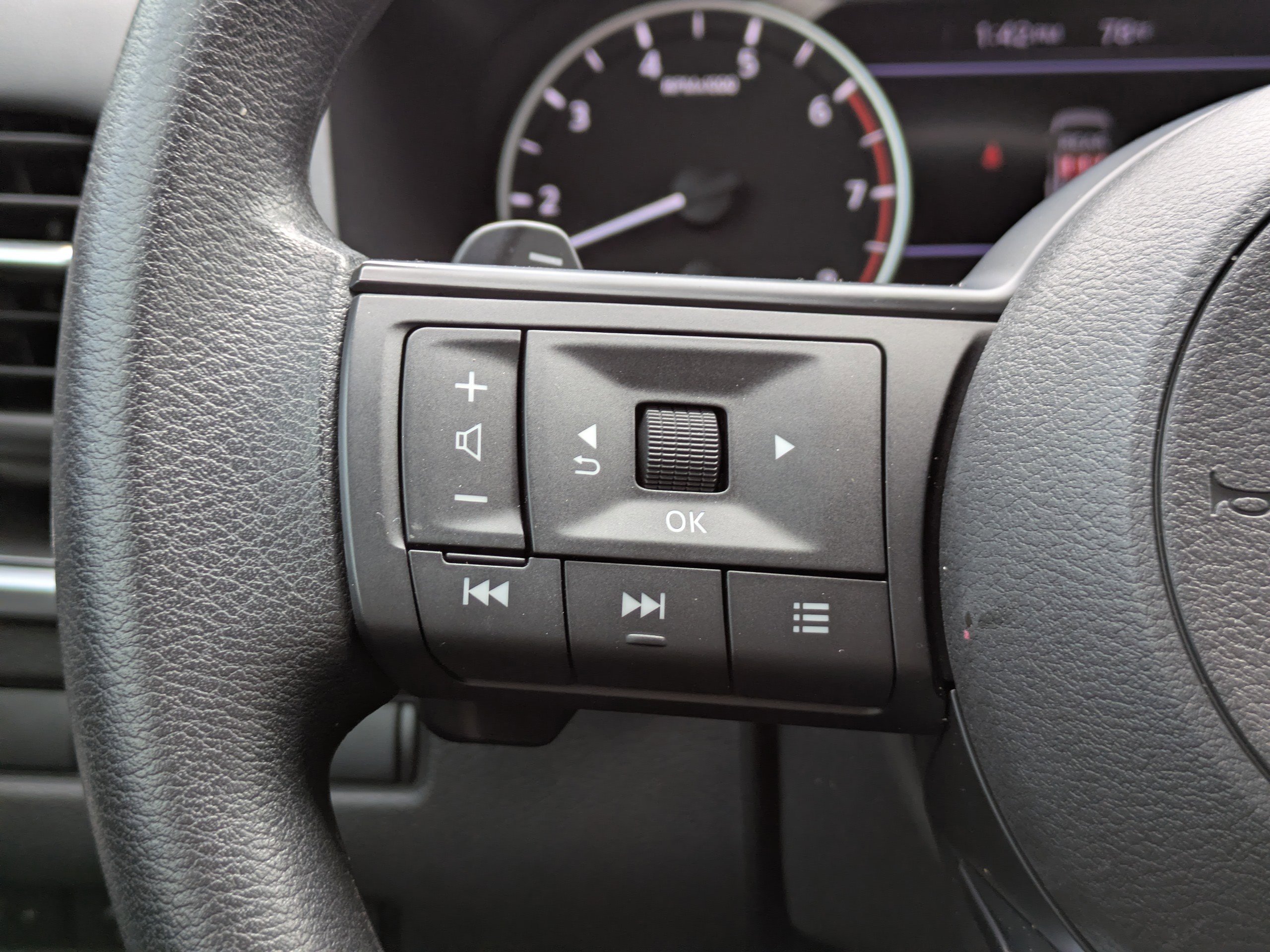 Certified 2024 Nissan Rogue SV image 26