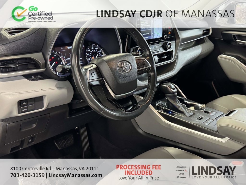 Used 2021 Toyota Highlander XLE AWD/4WD image 19