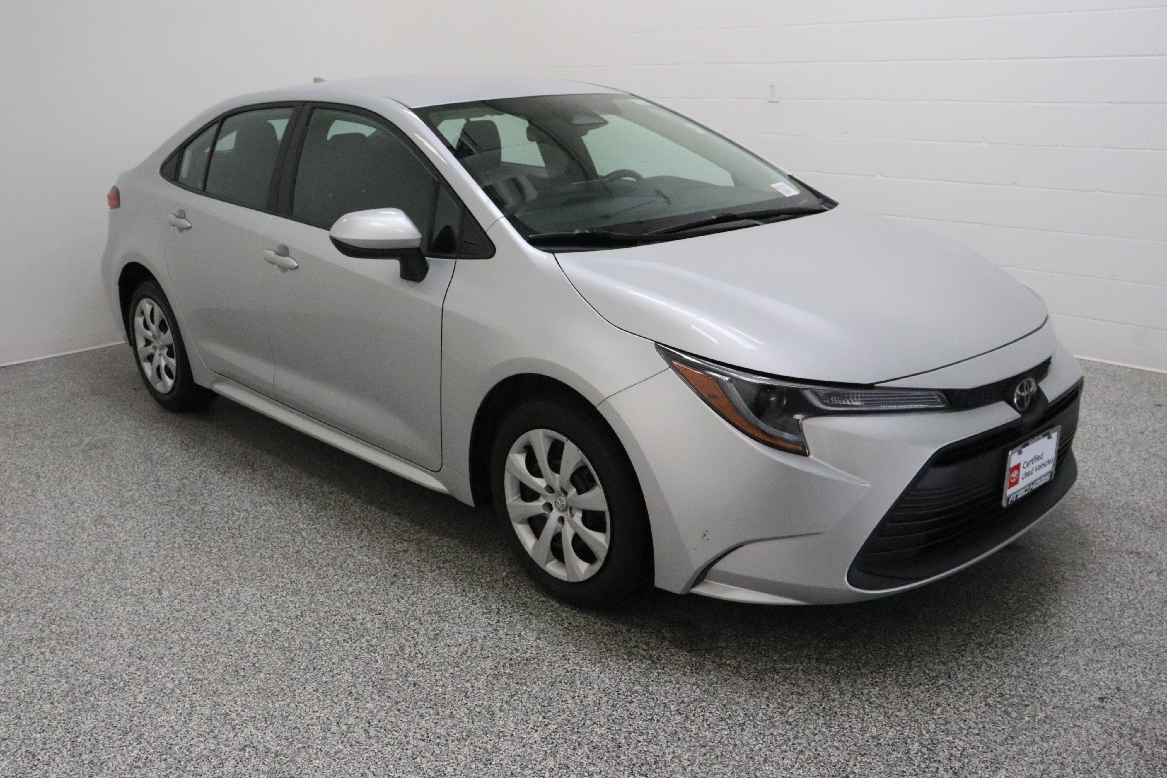 Used 2024 Toyota Corolla LE FWD image 4