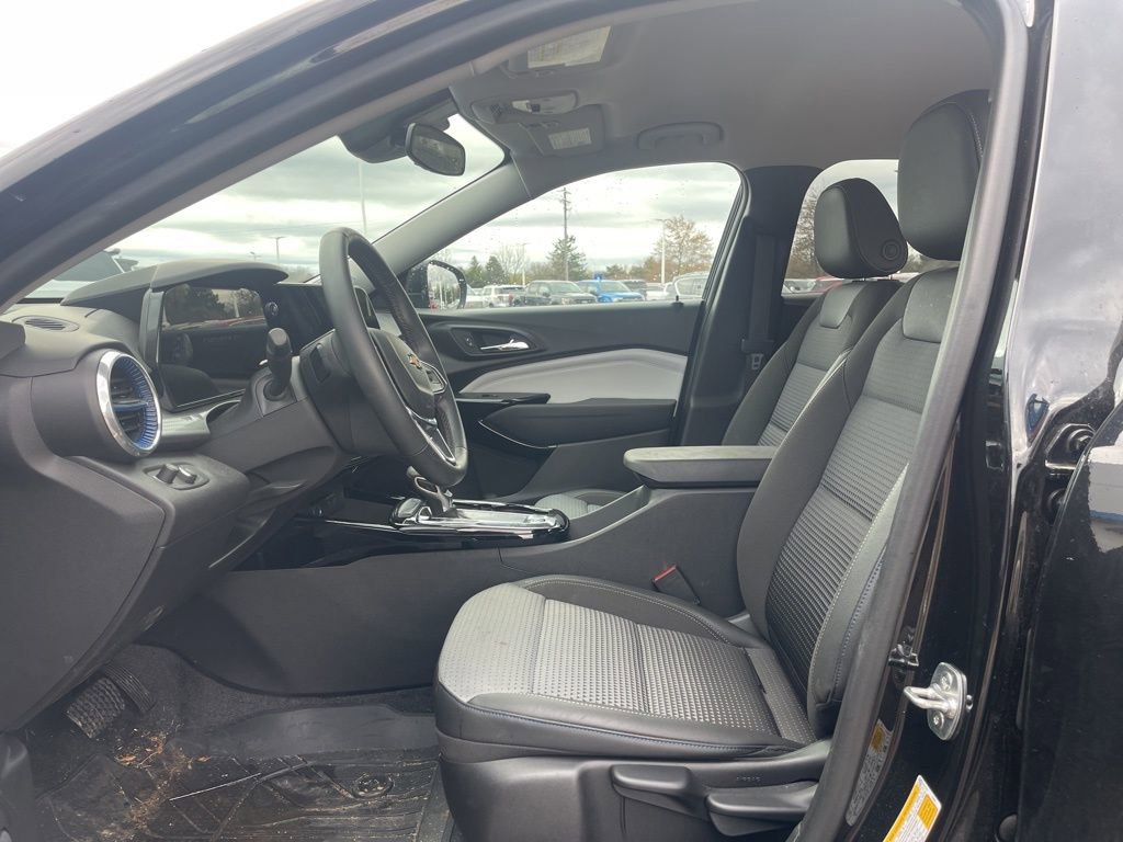 Certified 2024 Chevrolet Trax LT w/ LT Convenience Package FWD image 13