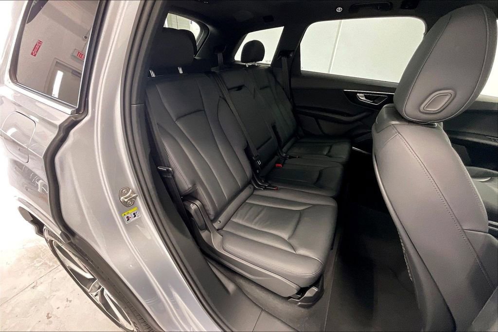 Used 2022 Audi Q7 3.0T Premium Plus w/ Premium Plus Package AWD/4WD image 18