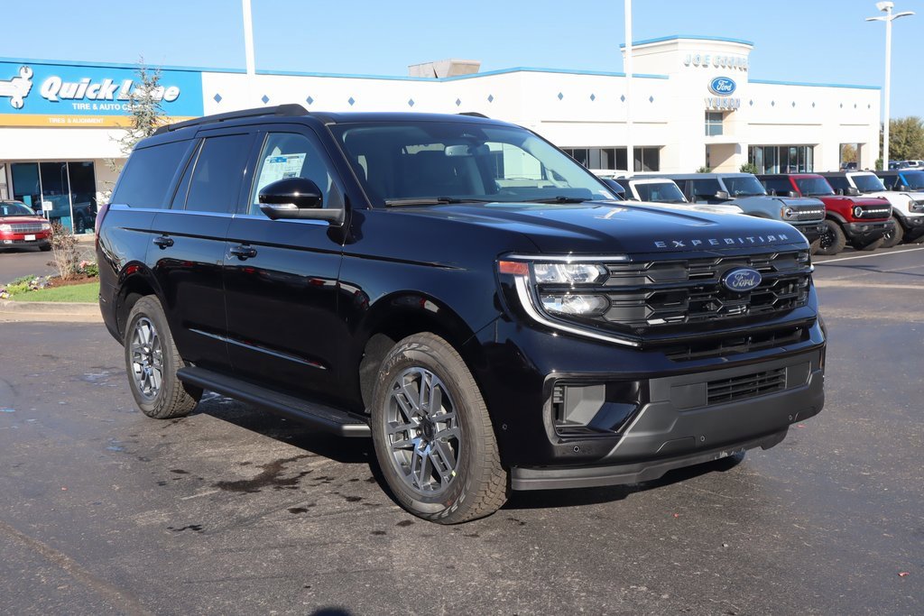 New 2025 Ford Expedition Active image 1