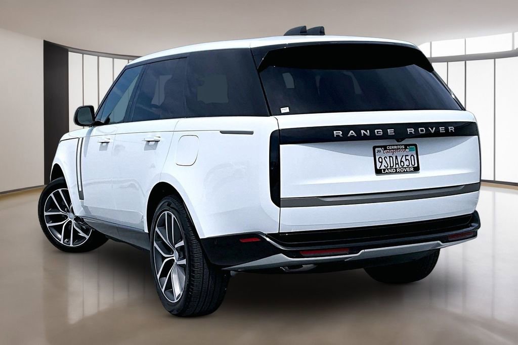 Used 2025 Land Rover Range Rover SE image 4