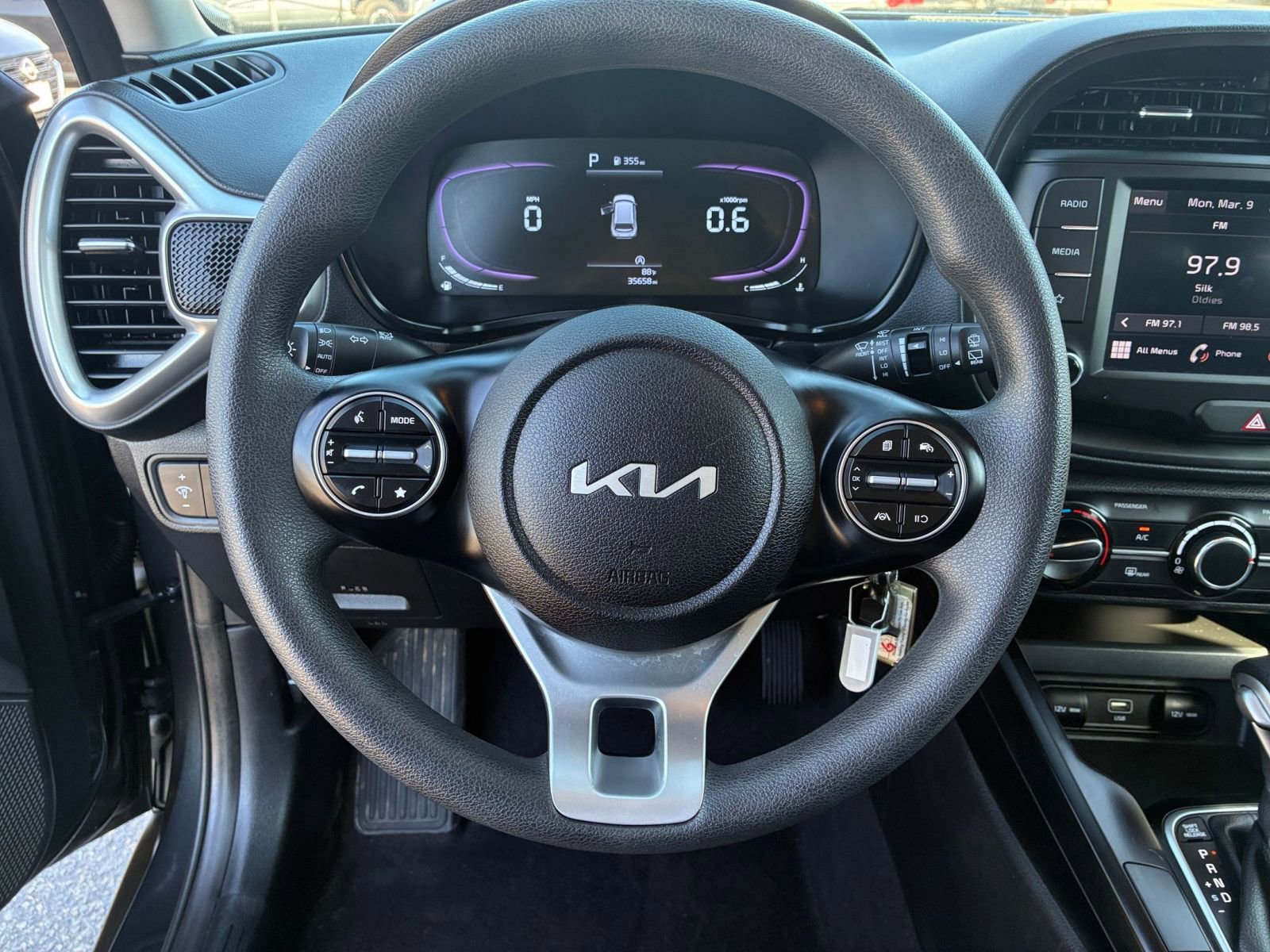 Used 2025 Kia Soul LX w/ LX Technology Package image 24