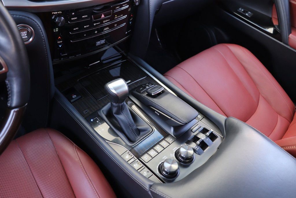 Used 2019 Lexus LX 570 4WD w/ Luxury Package image 59