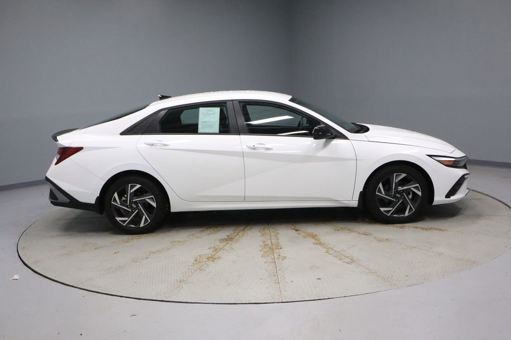 Certified 2025 Hyundai Elantra Sport image 12