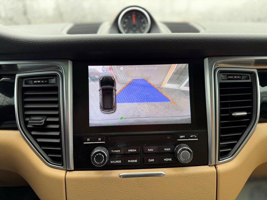 Used 2018 Porsche Macan image 32