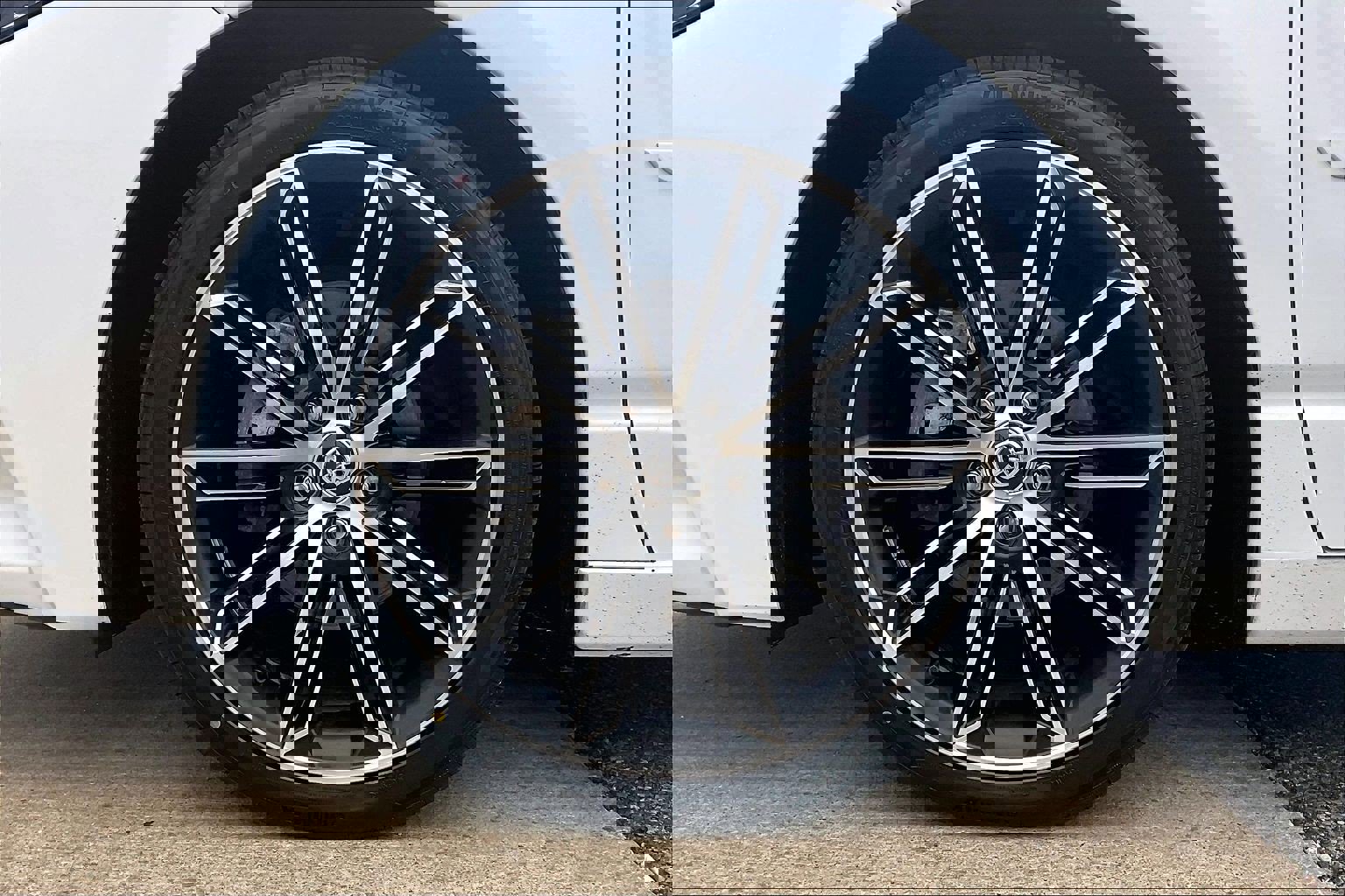 Used 2022 Toyota Avalon XSE image 11