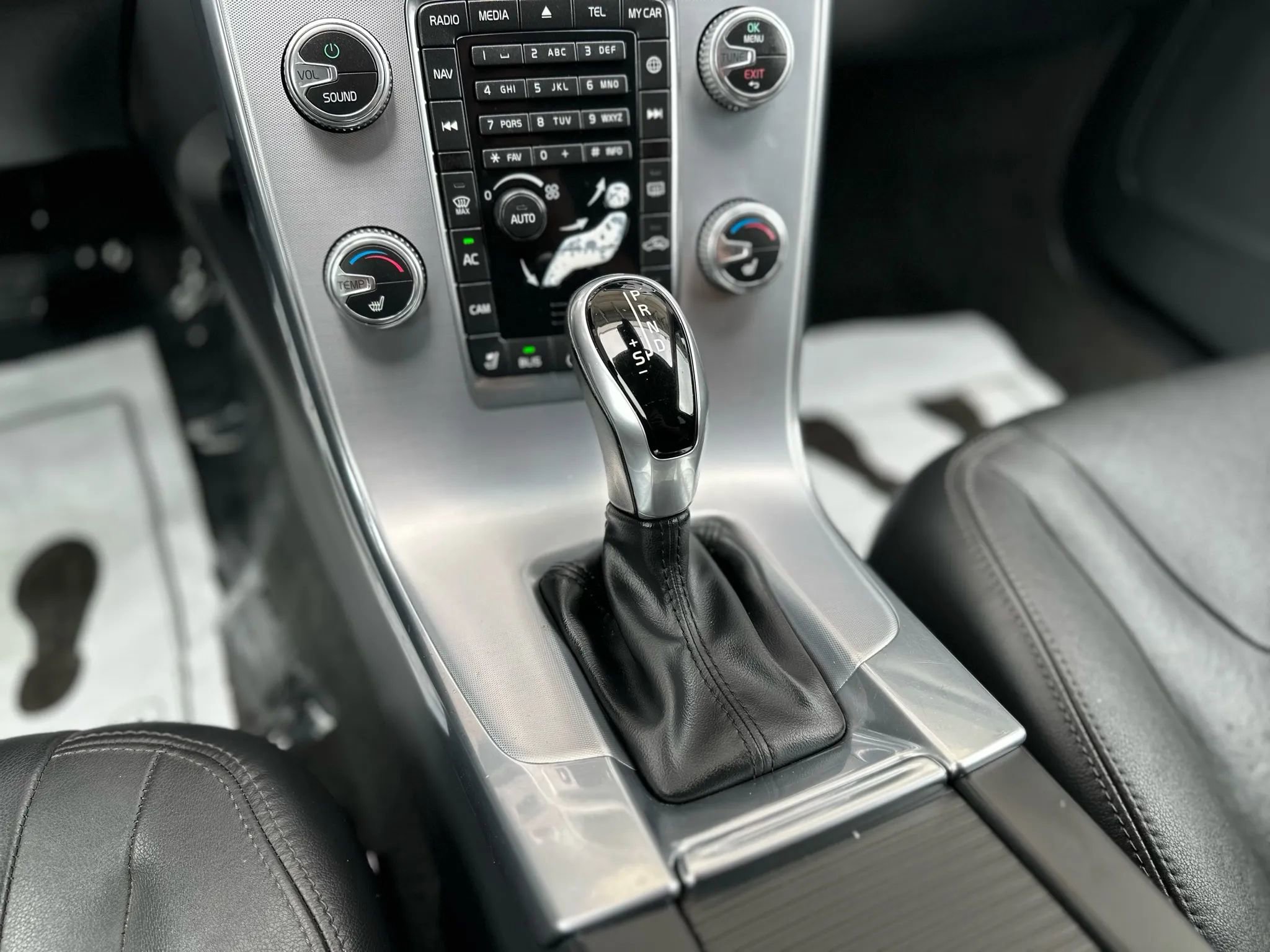 Used 2017 Volvo V60 T5 Cross Country w/ Convenience Package image 20