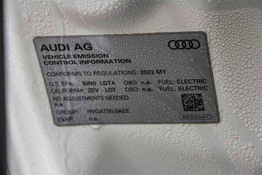 Used 2022 Audi e-tron Premium w/ Convenience Plus Package image 28