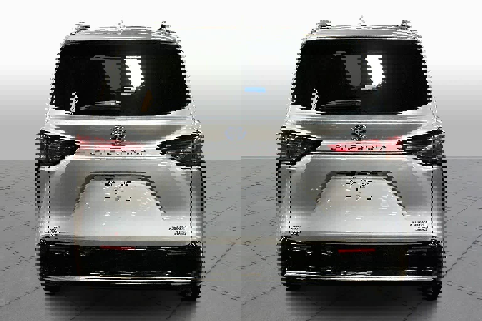 Used 2024 Toyota Sienna Platinum image 5
