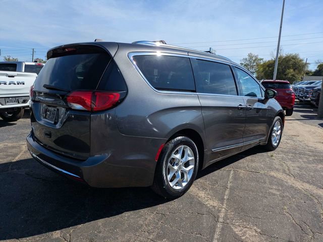 Used 2020 Chrysler Pacifica Touring-L w/ Tire & Wheel Group image 4