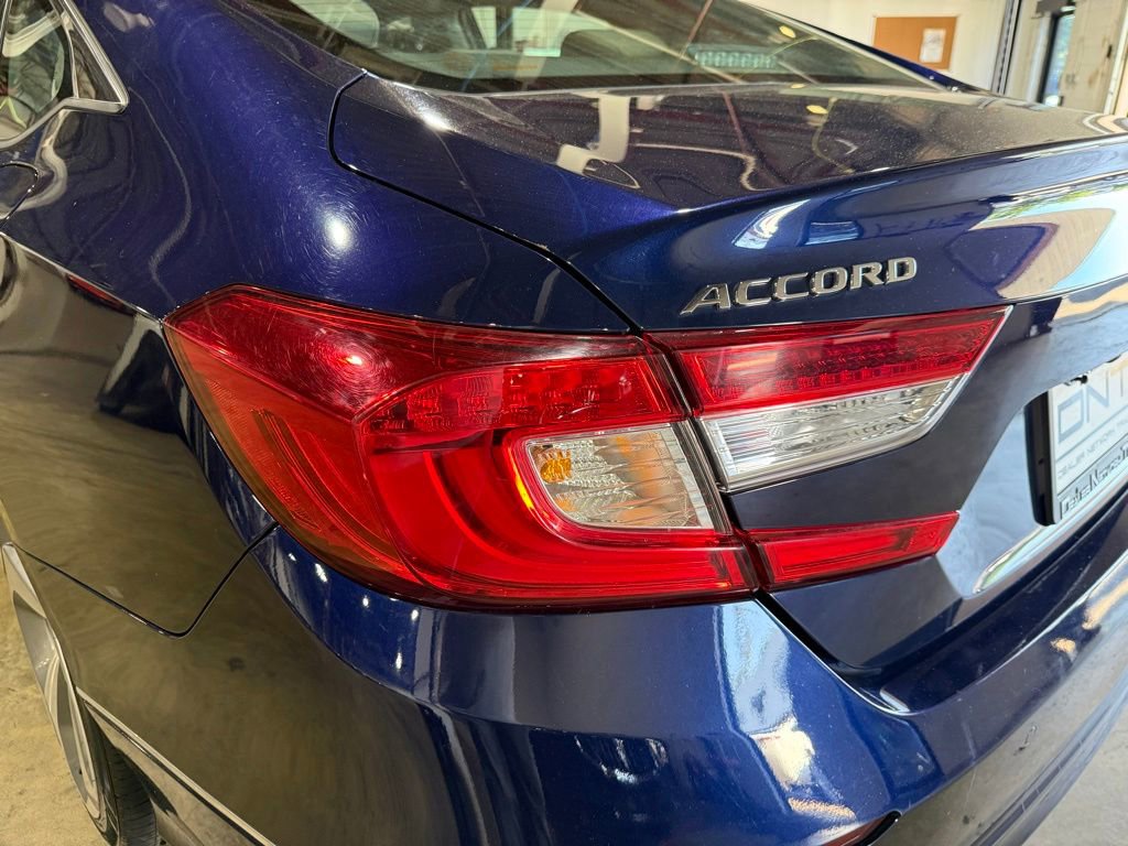 Used 2018 Honda Accord Touring image 10