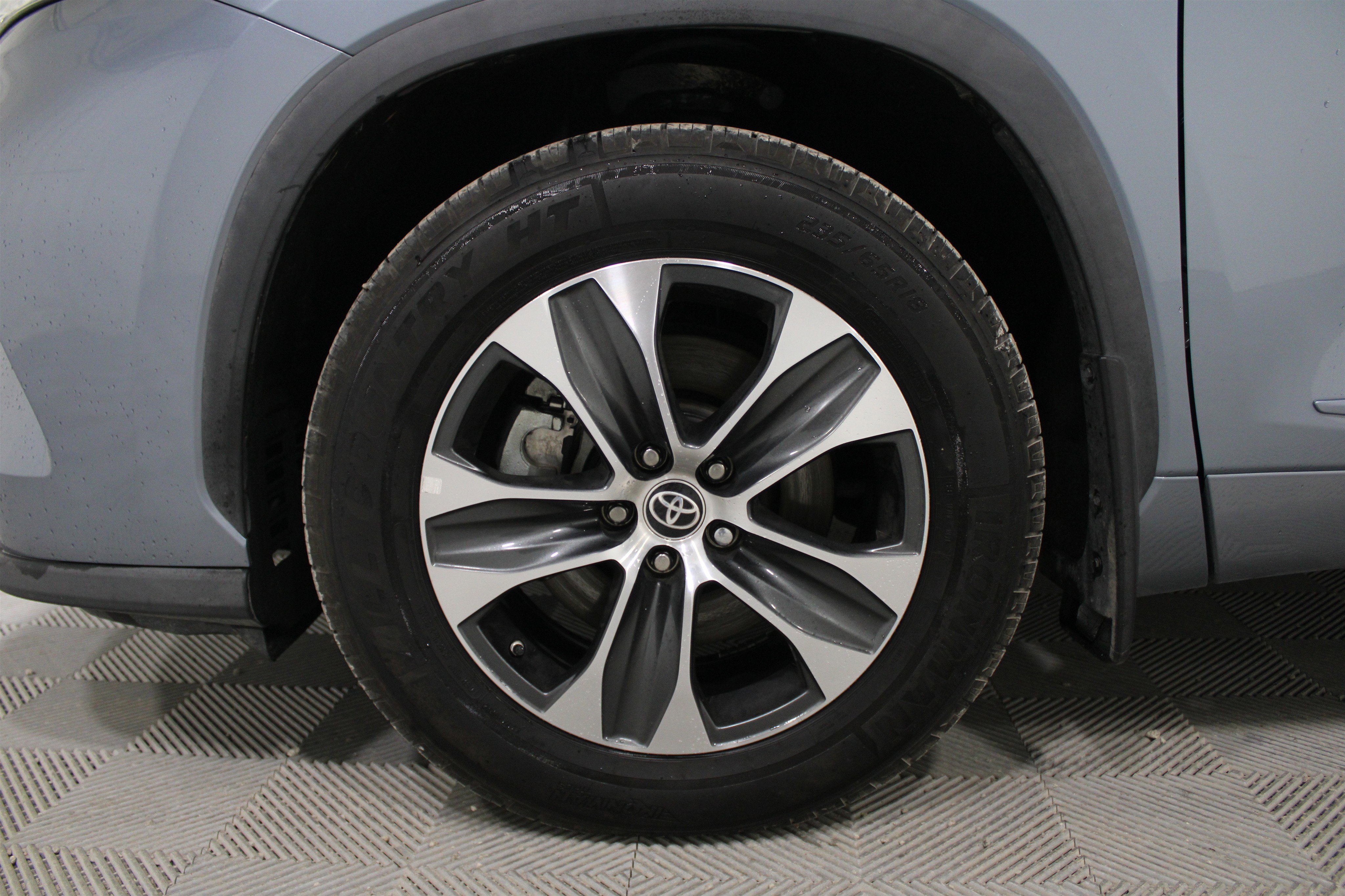 Used 2022 Toyota Highlander XLE image 36