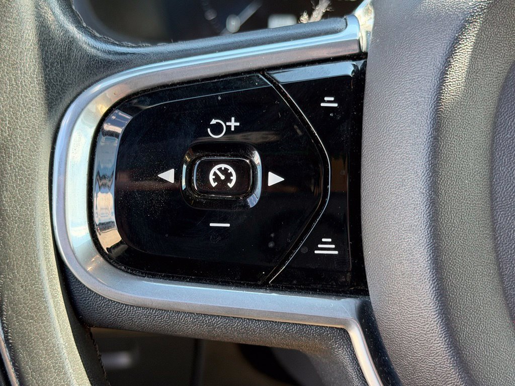 Used 2017 Volvo XC90 T6 Momentum w/ Vision Package AWD/4WD image 15