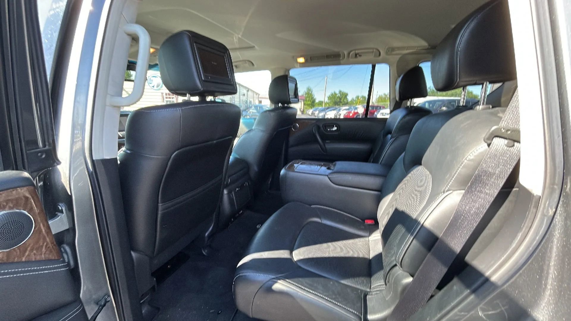 Used 2015 INFINITI QX80 4WD w/ Theater Package image 6