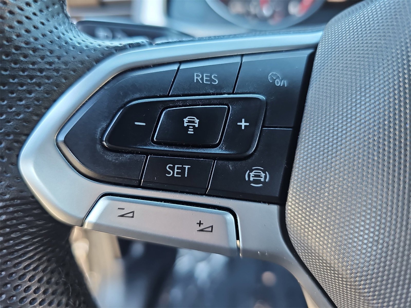 Used 2021 Volkswagen Atlas Cross Sport SE w/ Panoramic Sunroof Package image 17