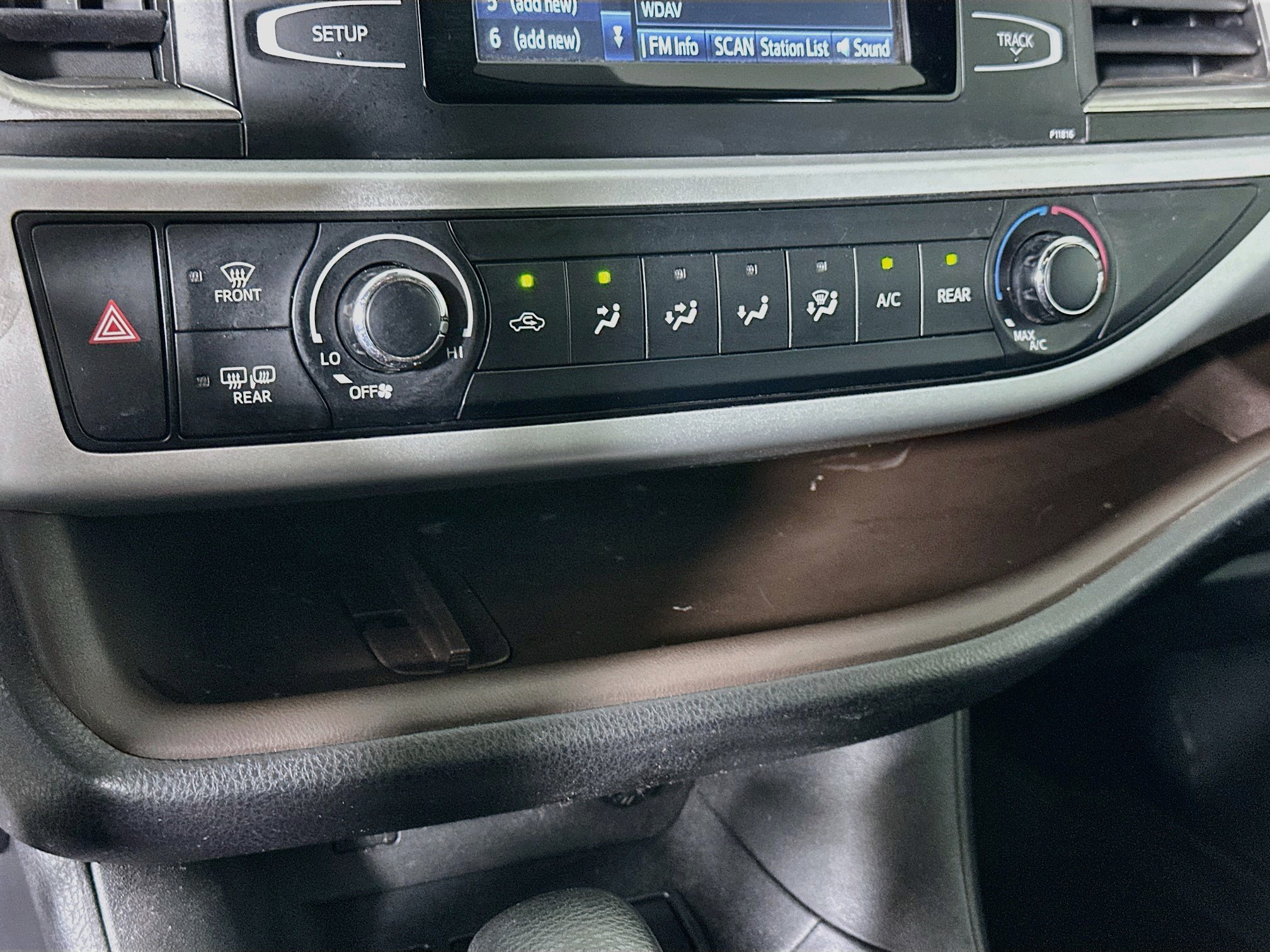 Used 2019 Toyota Highlander LE FWD image 23
