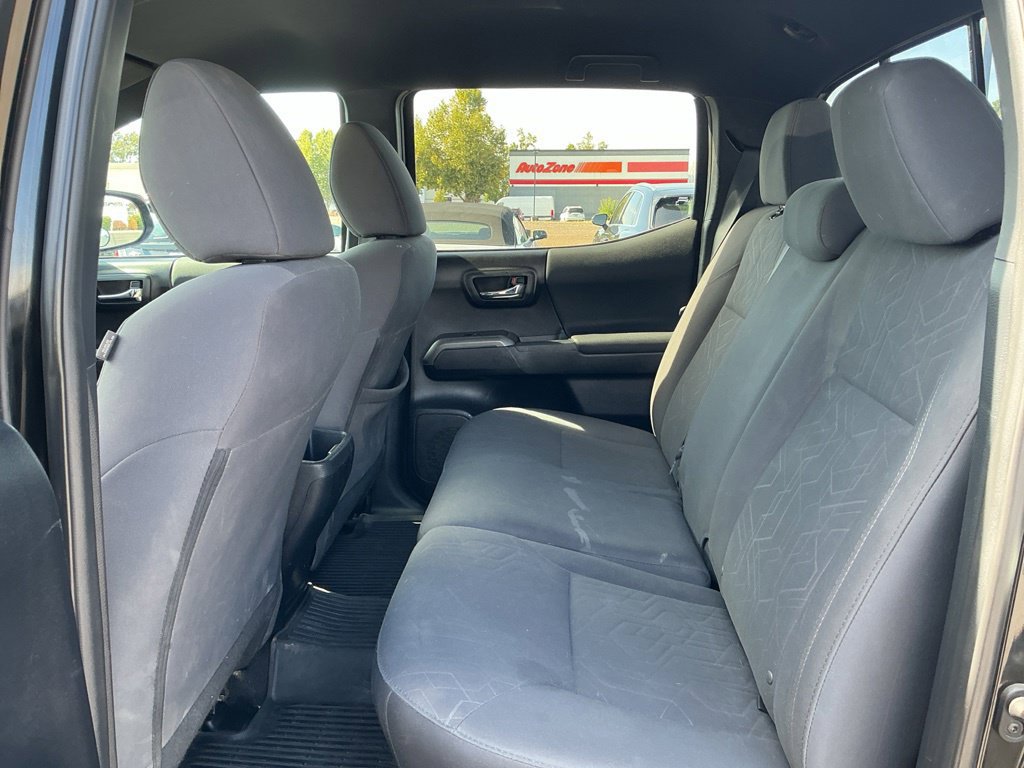 Used 2019 Toyota Tacoma TRD Off-Road AWD/4WD image 10